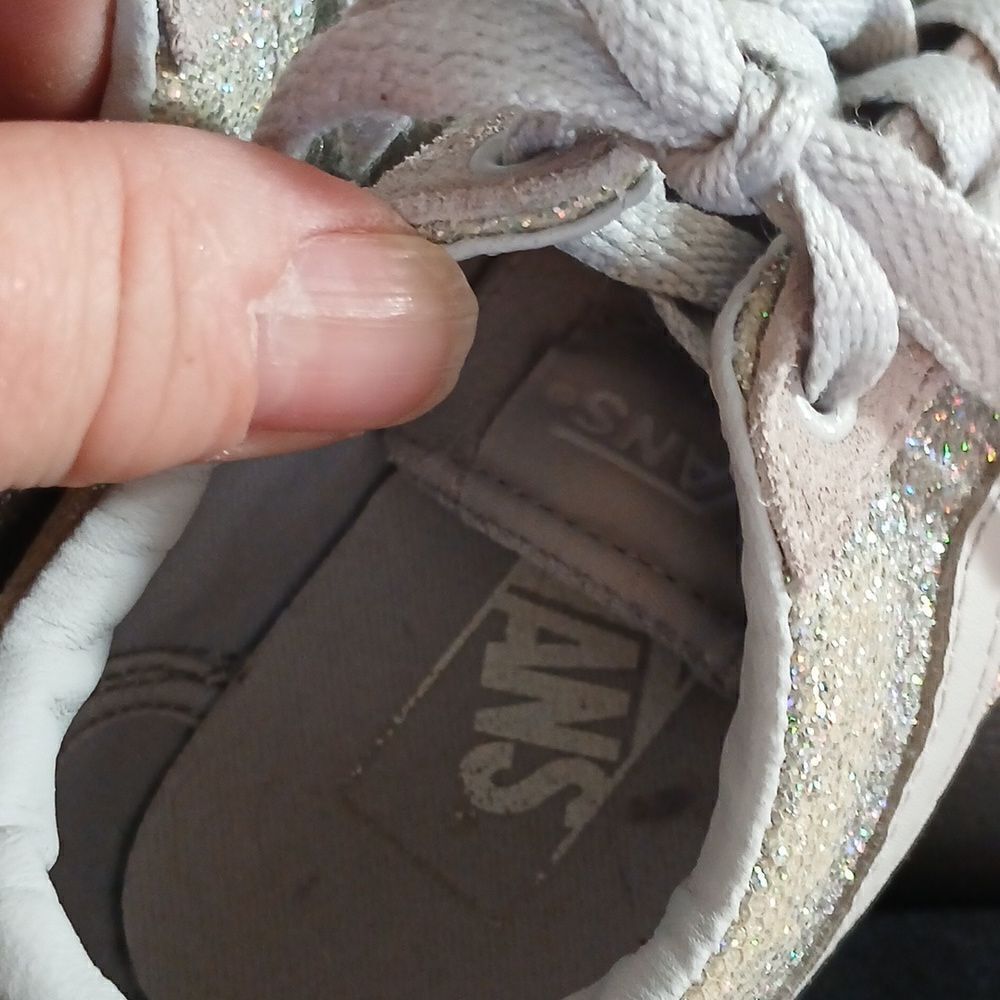 Vans - Picture 3 of 5